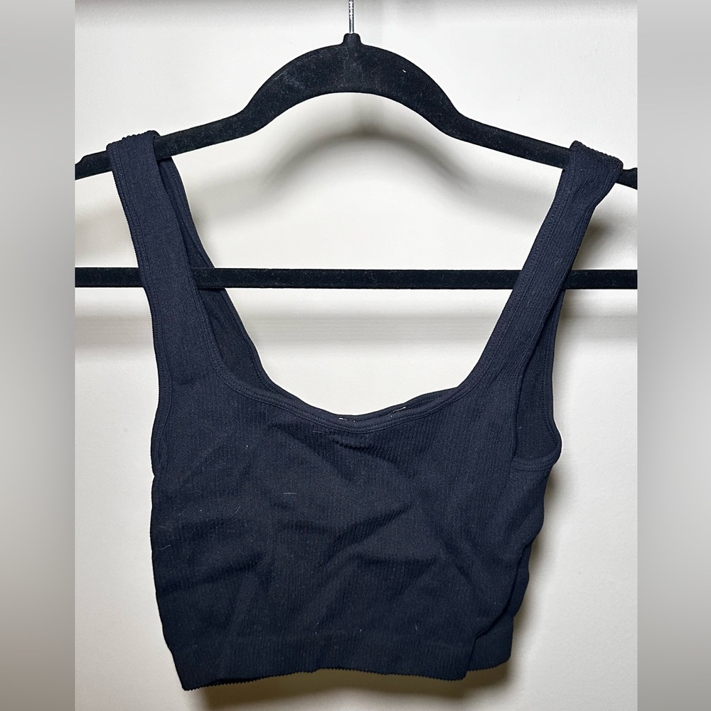 Zara cropped top in black xs. Slight worn